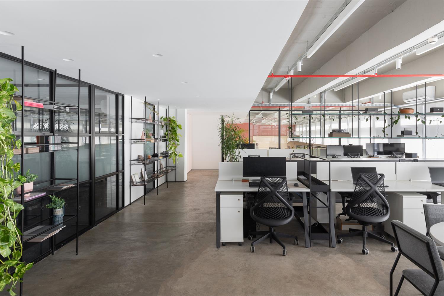 巴西 DF 企业办公室 | 现代混凝土与玻璃的完美融合-2