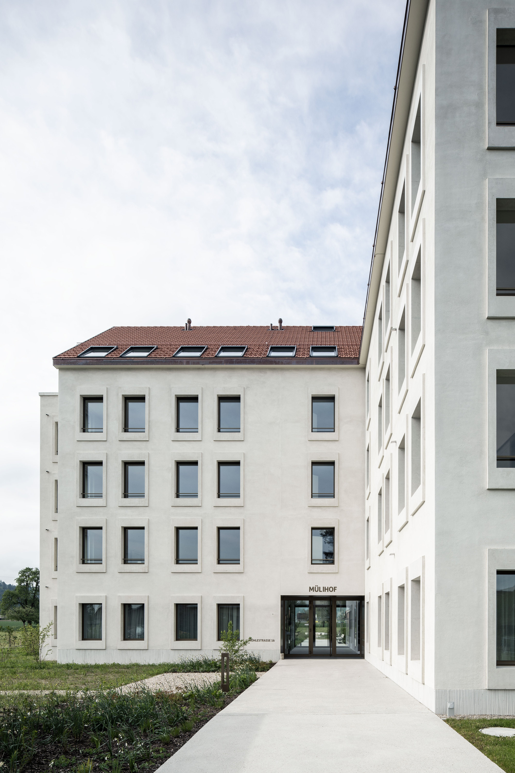 Mülihof Hotel and Residential Building / Bob Gysin Partner BGP-33