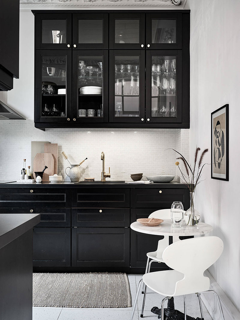 浪漫瑞典小公寓，高挑天花板与温馨阳台的完美结合-7