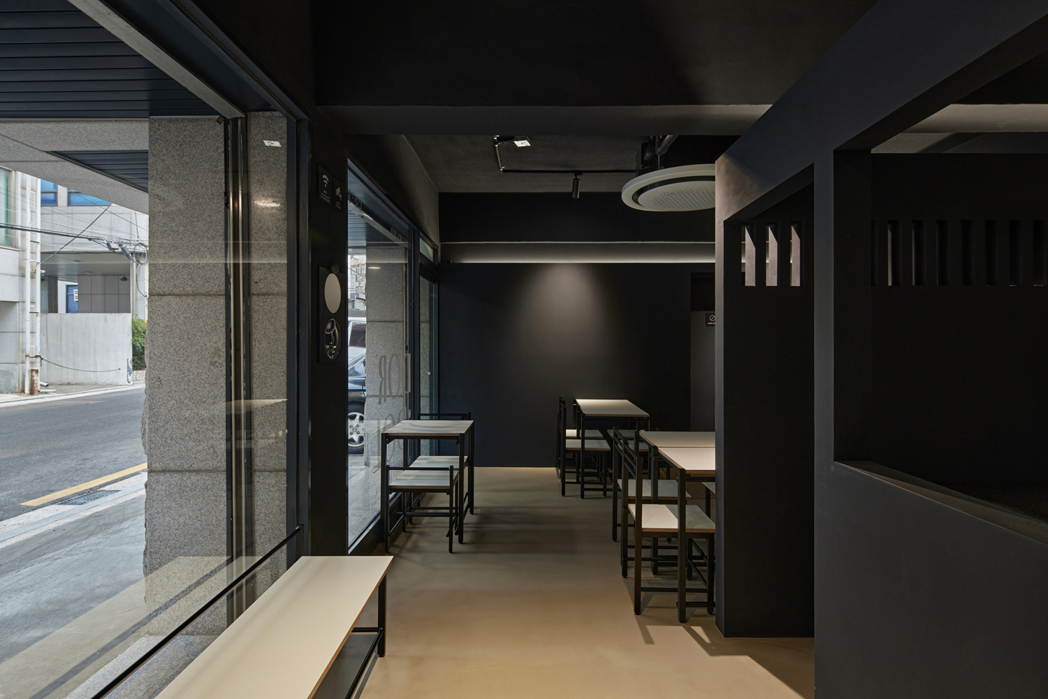 11 平卡普蒂尔，高级黑打造精致室内空间-4