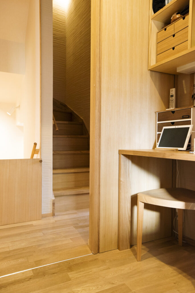 自然素材にこだわる　光と陰が織りなす変化を楽しむ左官の技が光る家 | Architecture | 100%LiFE-6