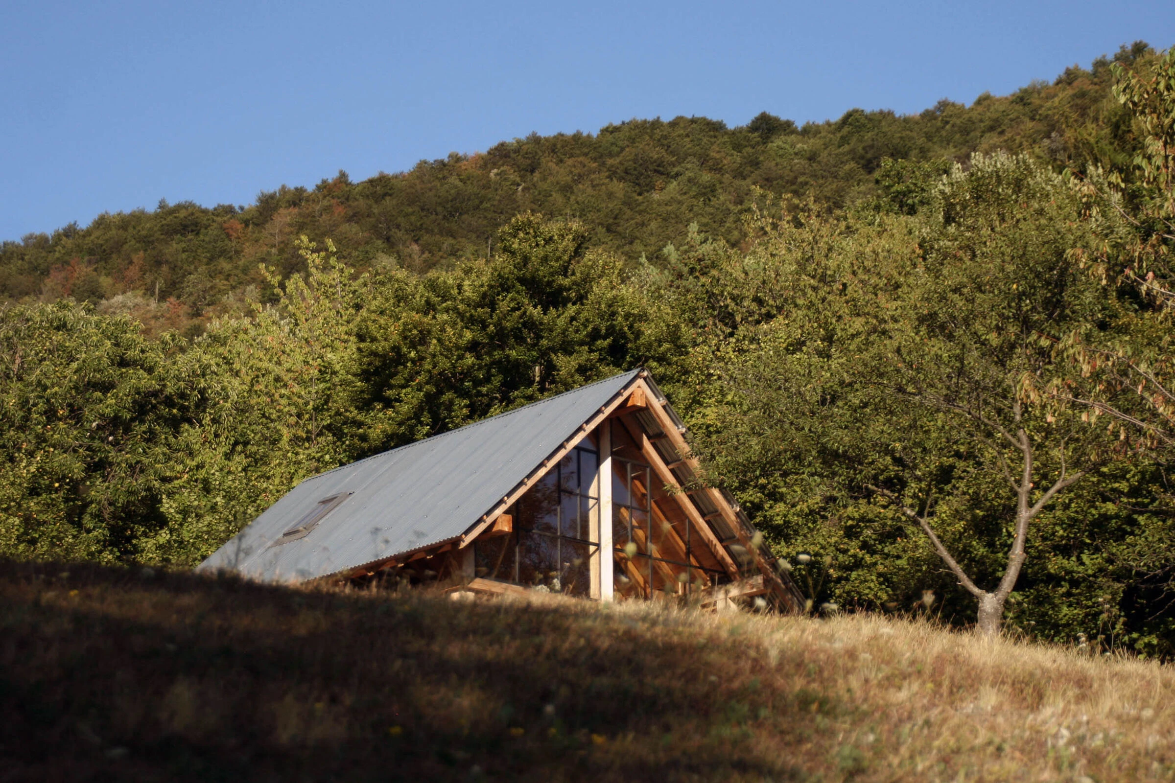 Cabanon, a contemporary cabin in Ligurian Alps-11