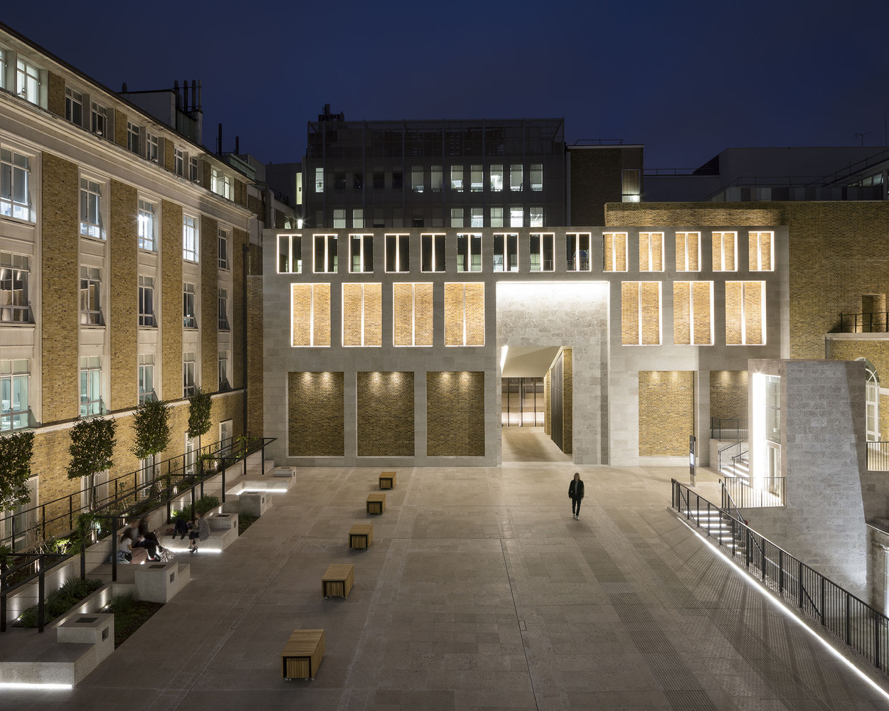 英国伦敦 UCL 校园 Wilkins Terrace 庭院设计-31