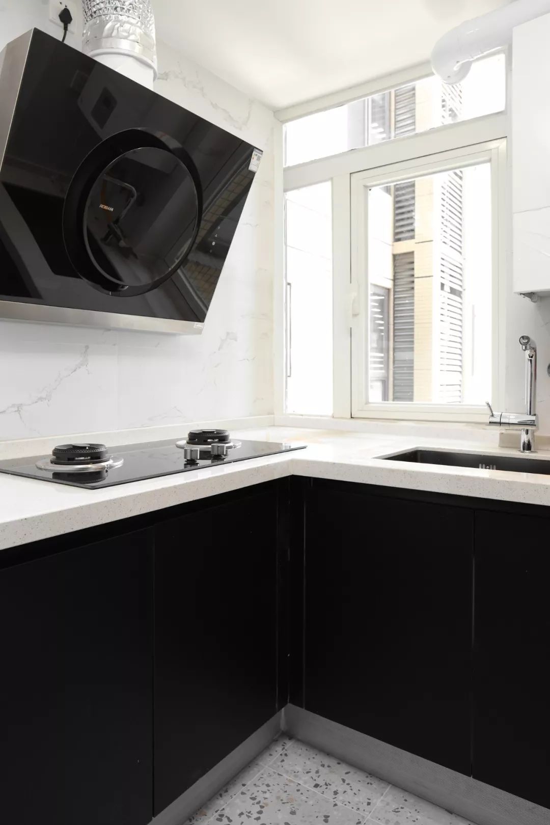 75㎡现代轻奢小三房，深色调的华丽优雅-35