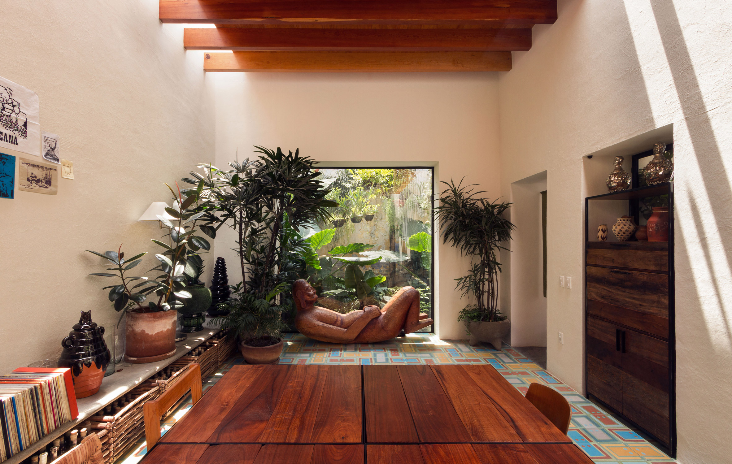 Andres Stebelski opens artist's house to courtyard in Mexico City renovation-21