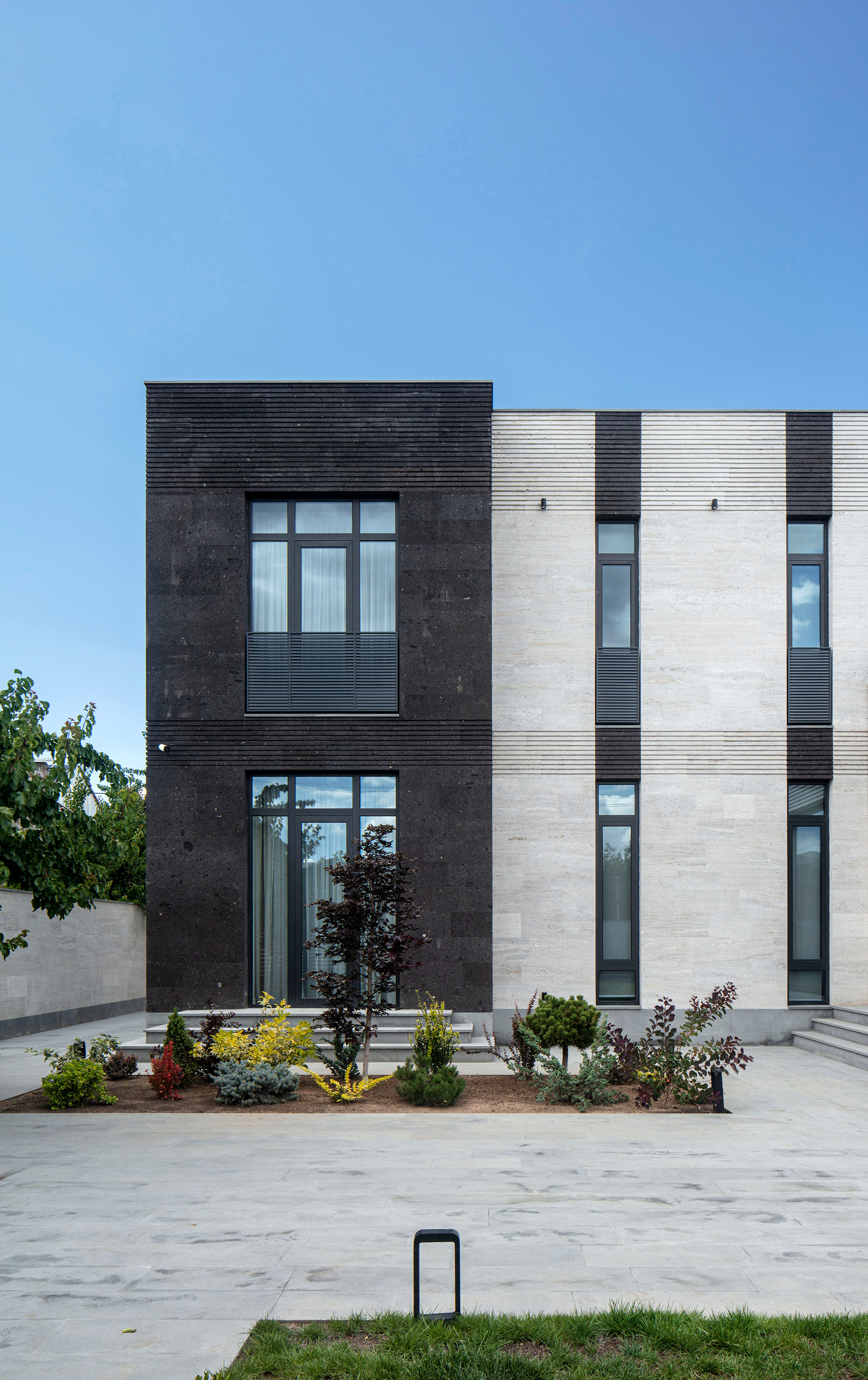 现代自然风格（注：MODERN NATURAL常见用于形容设计、装饰等领域呈现出现代与自然相结合的风格，此翻译结合常见语境若有更具体语境，可按需调整） 丨Armenia丨Futuris Architects-15