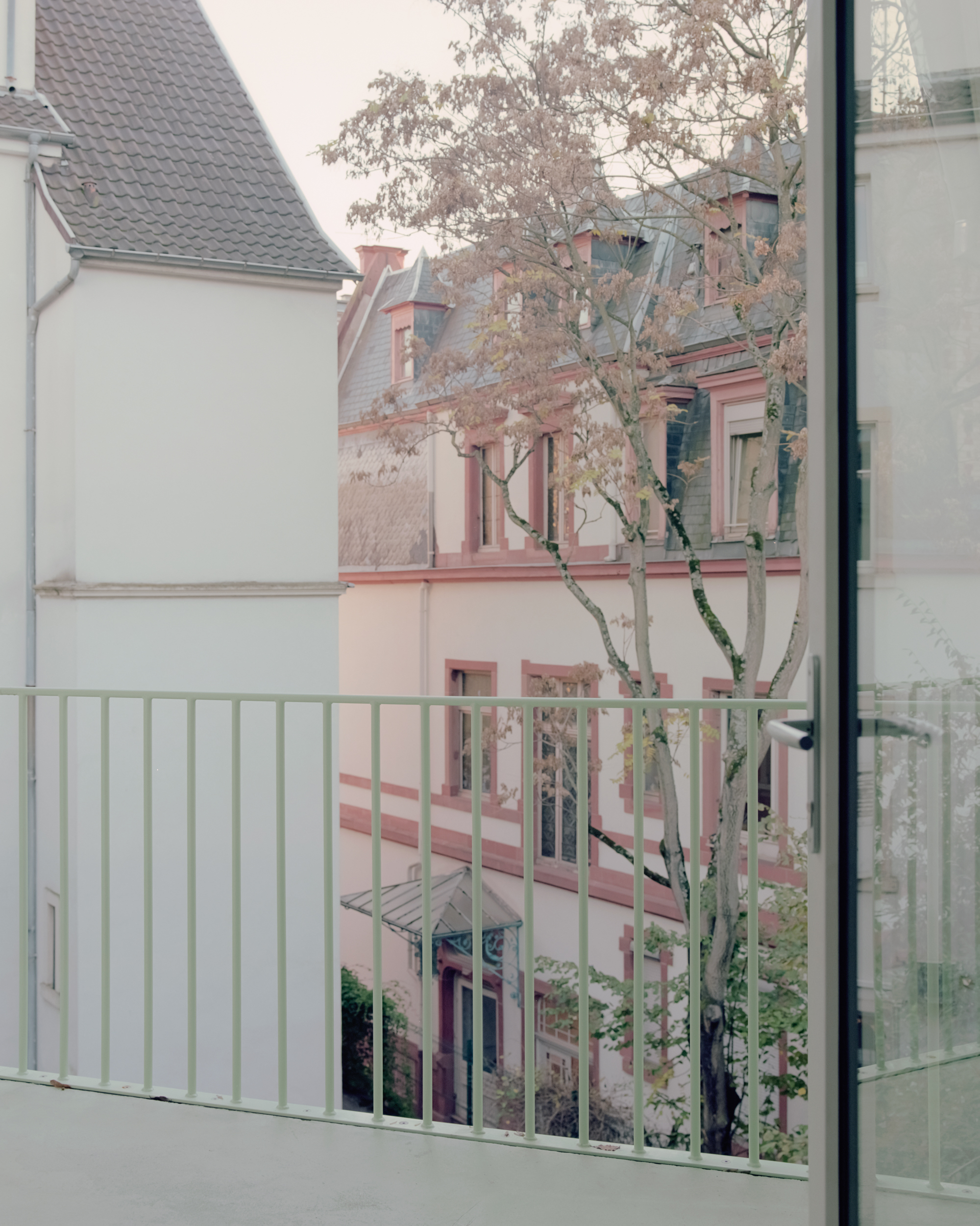 House for a Family in Strasbourg / nara.-35