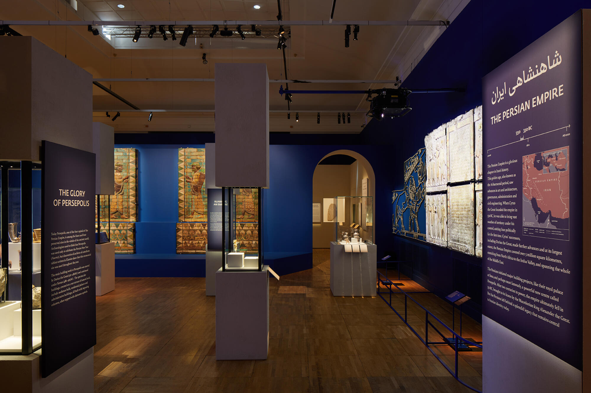 维多利亚和阿尔伯特博物馆的伊朗史诗特展（注：V&A一般指英国维多利亚和阿尔伯特博物馆，如果这里不是该含义，请提供更多背景信息） 丨英国伦敦丨Gort Scott-16