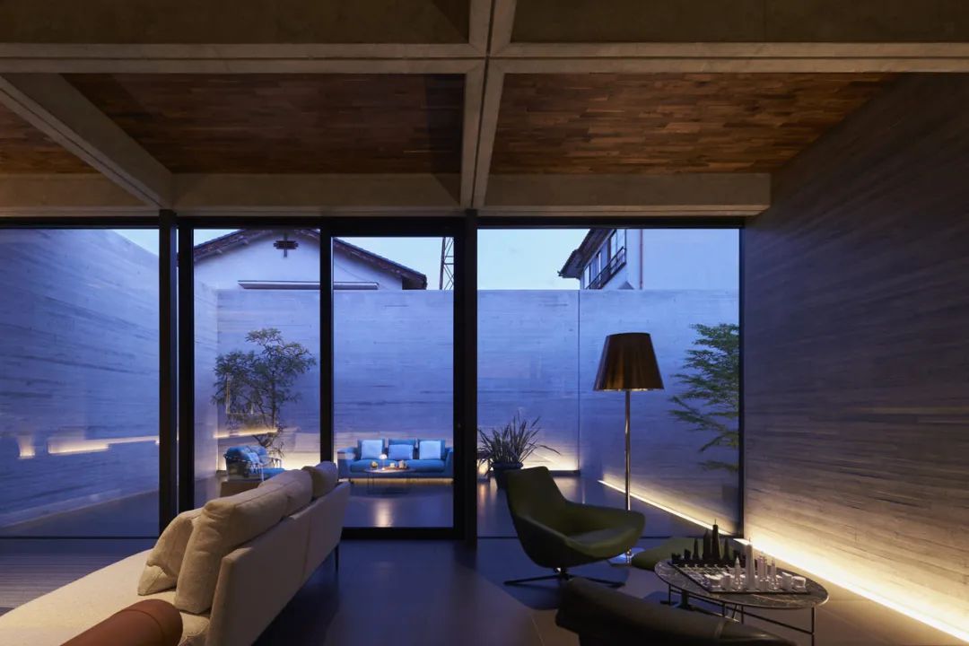 日本野兽派庭院住宅-23