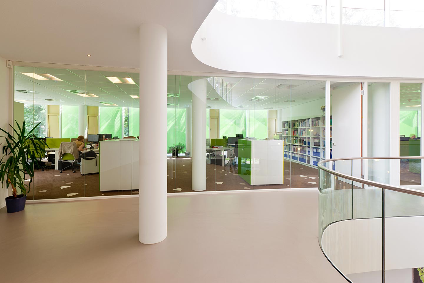 森林中的疗愈空间——荷兰 Helen Dowling 心理肿瘤疗养院-7