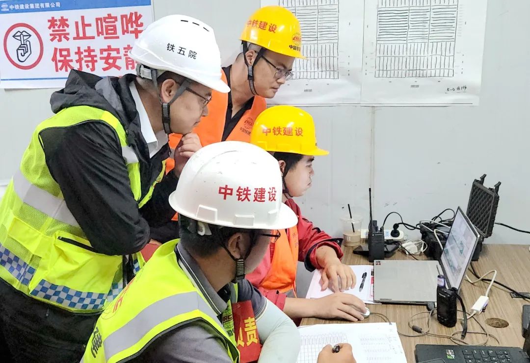 全球首例，创四项世界纪录！庐山站首次顶推成功-15