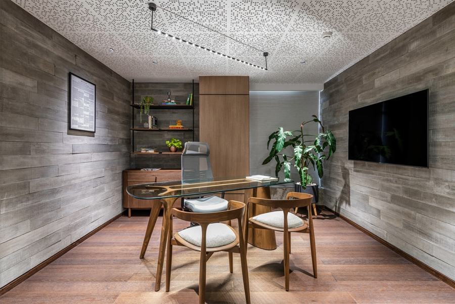使用了温暖的材料和俏皮的墙面饰面,打造房地产办公室设计 - 米尚丽零售设计网 MISUNLY- 美好品牌店铺空间发现者-5