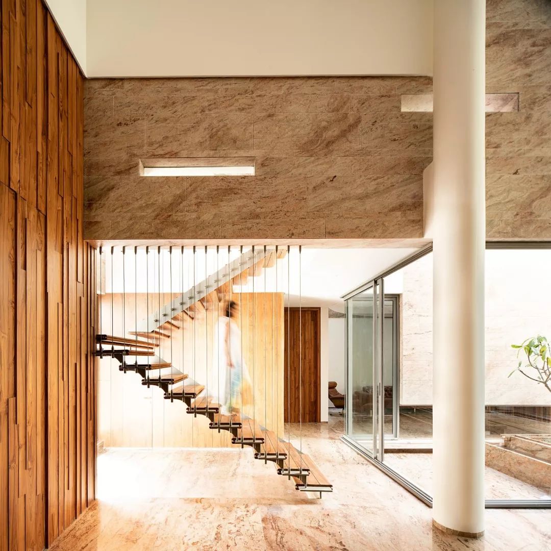 印度感性遇见西方想象的 Charged Voids 设计公司-30