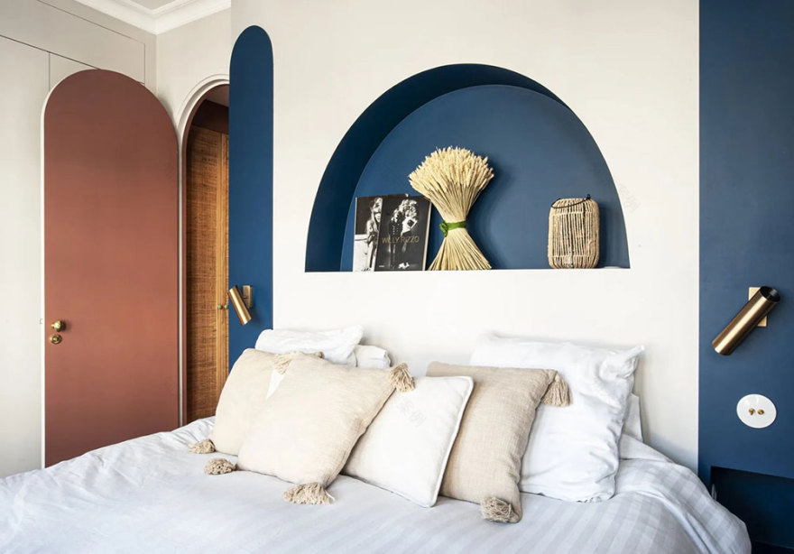 巴黎梦幻两层 Loft 设计,高挑空间与独特书架令人惊叹-10