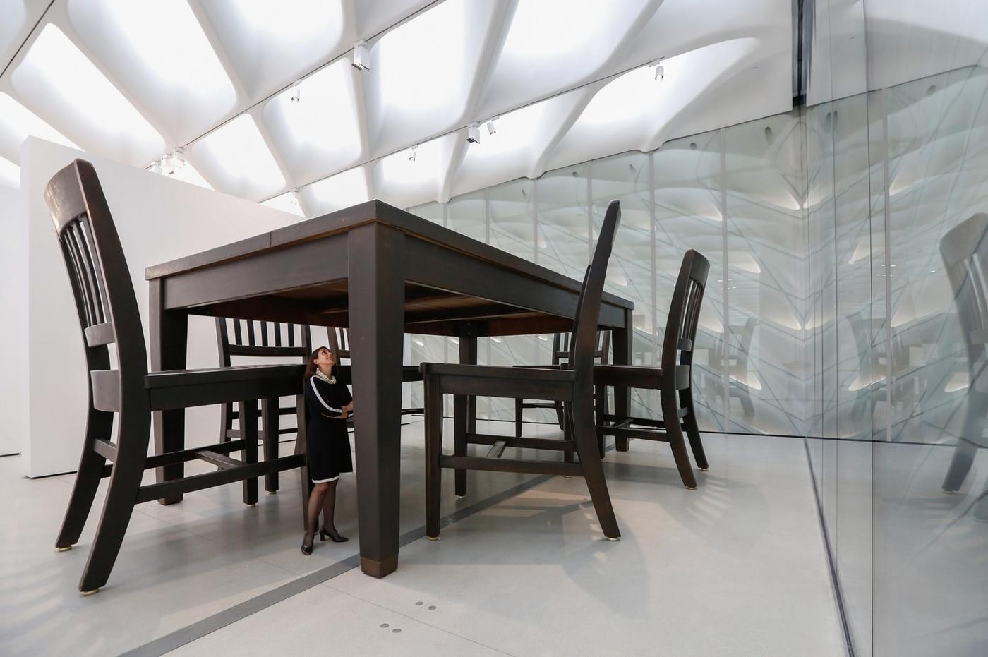 蒙上面纱的美术馆，小孔细开，窥探内部珍宝-10