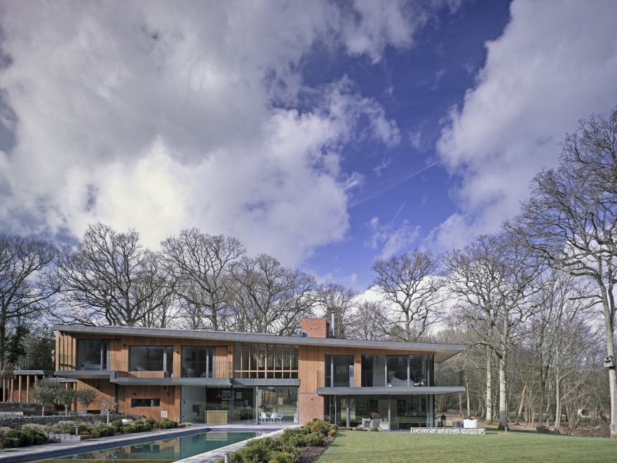 红砖绿意相映成趣,节能环保的英国乡村别墅-10