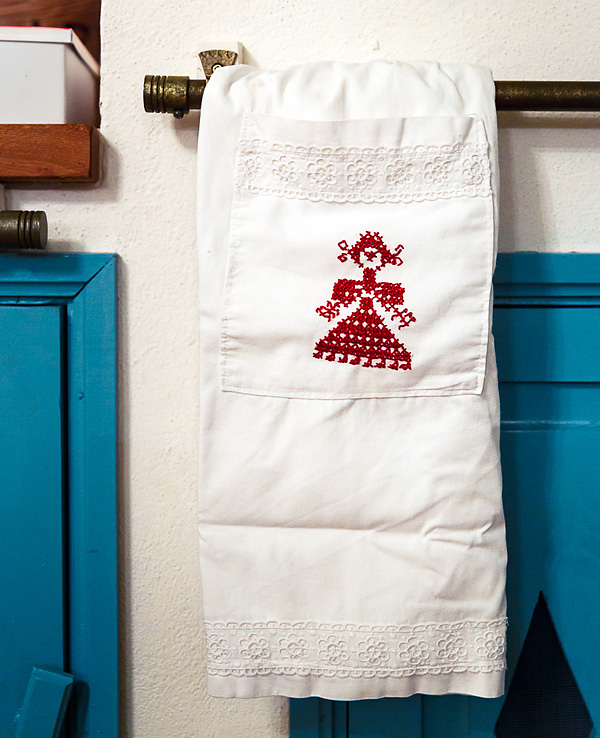 带罗马尼亚风格的彩色乡村住宅丨罗马尼亚布加勒斯特-29