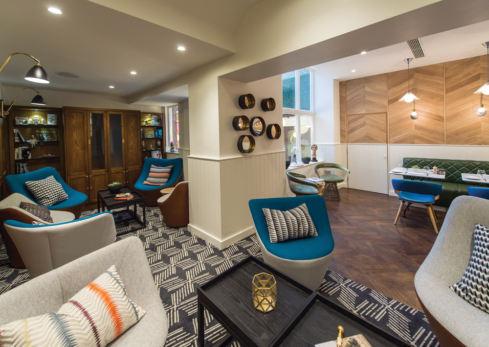 
						jQuery(document).ready(function() {
							jQuery("a[rel^='prettyPhoto']").prettyPhoto({
								social_tools : false,
								show_title : false
							});
						});
					-4