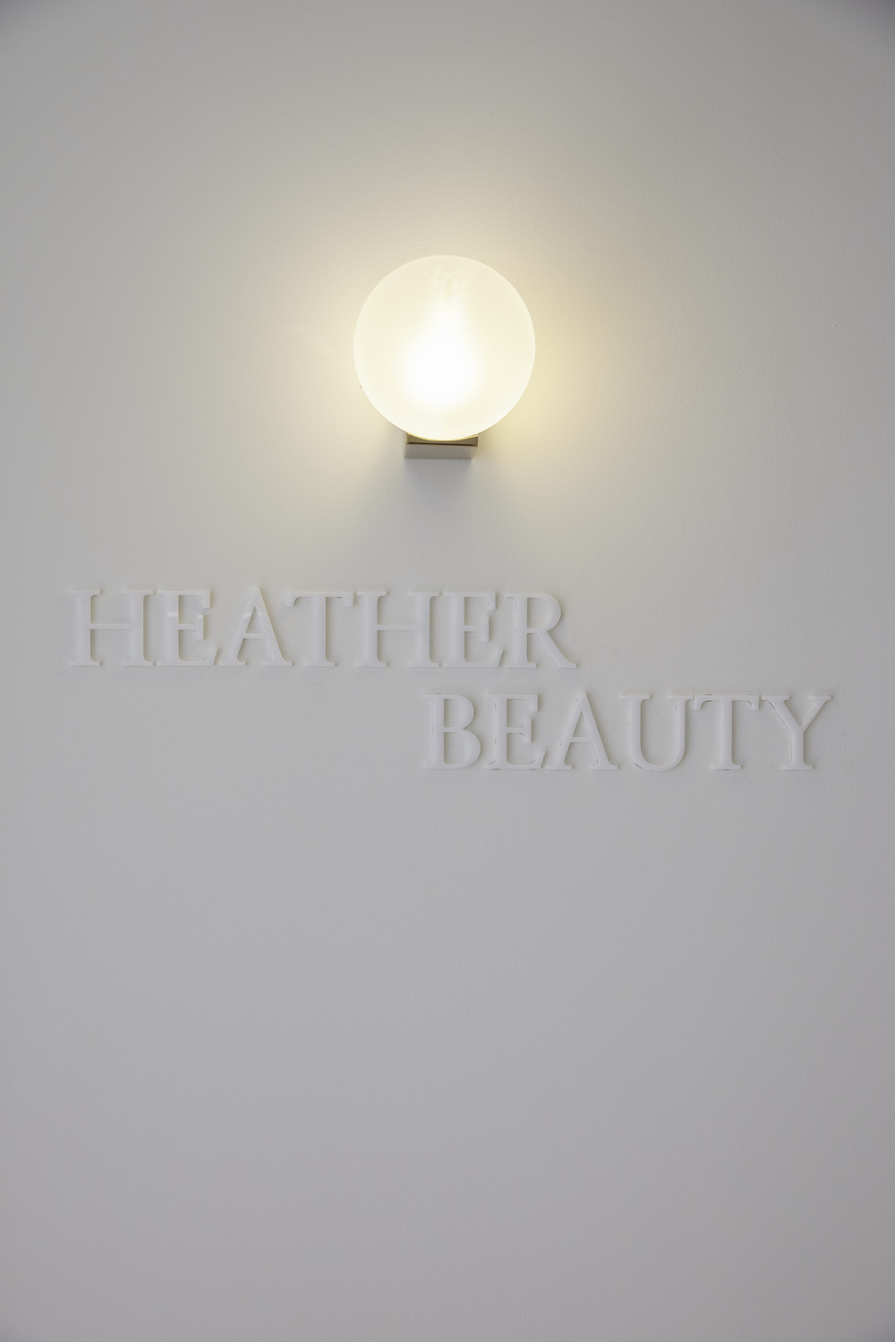 白色调的宁静空间 | 14 平米小空间的神奇设计-13