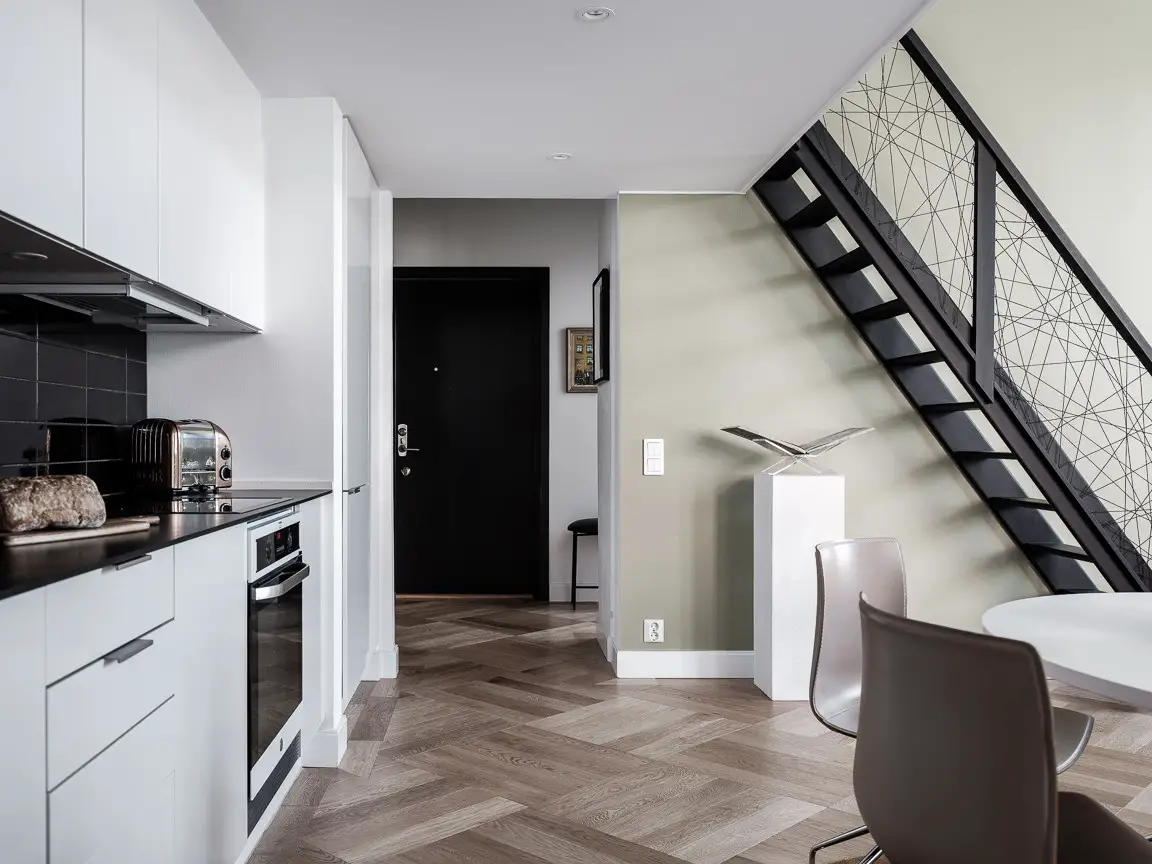 瑞典旧厂房现代公寓——钢制楼梯与原窗的美感碰撞-6