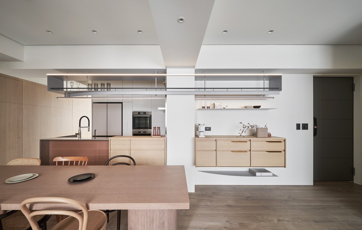 從「有靈魂的餐桌」開始滋養家的故事！用溫和時髦的磚紅色，描繪以餐廚空間為核心的起居光景 — Hey!Cheese-18