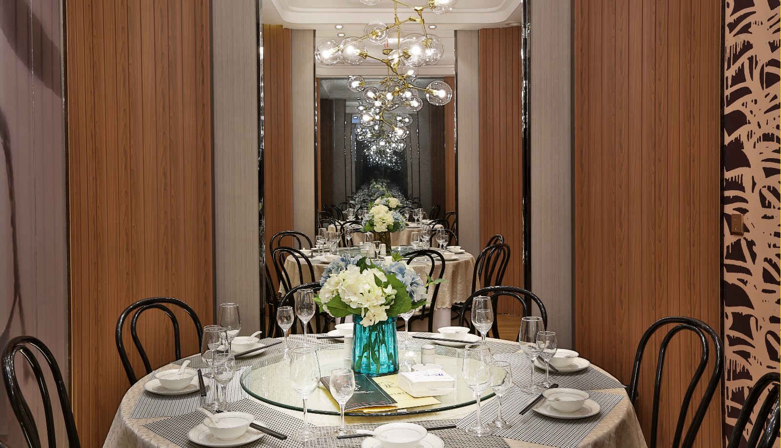 IDDW 道伟设计 | “灰度”巴黎中餐厅,简约工业风融合巴黎元素-5