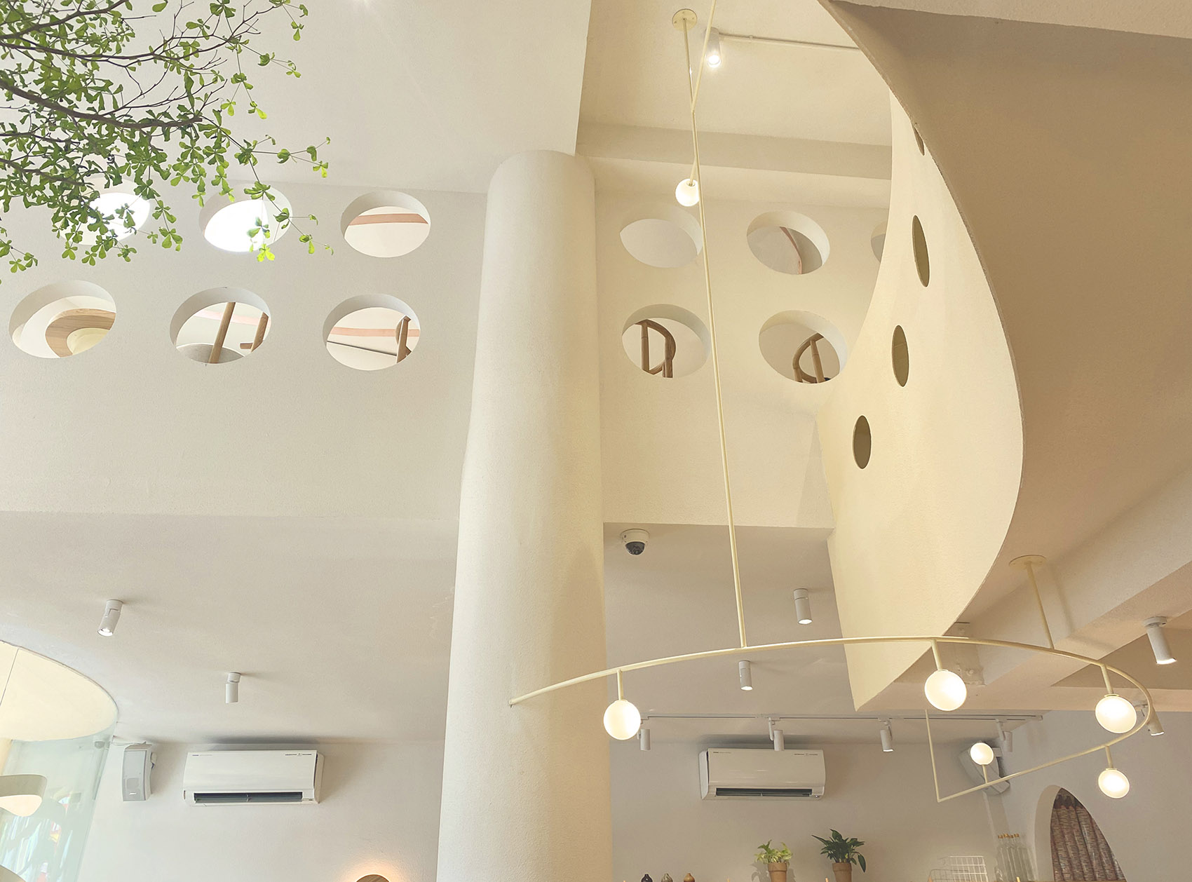 September 咖啡厅 2 号店丨越南胡志明市丨Red5studio + Ben Decor-85