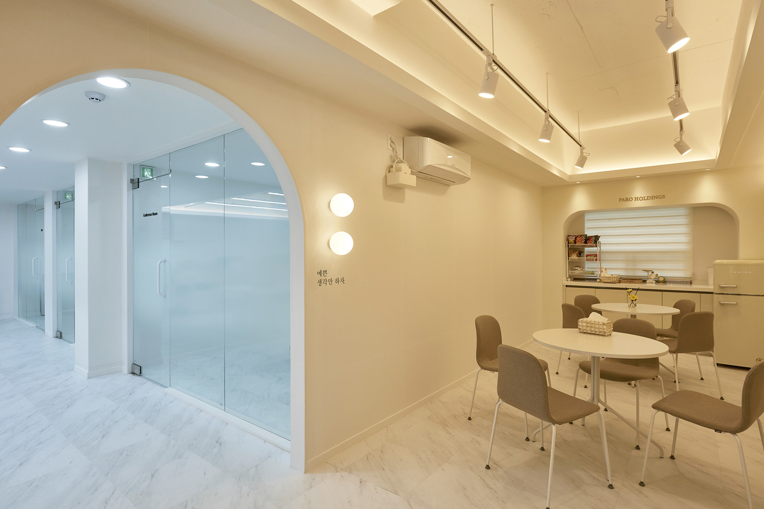 极简主义的 45 平米外卖办公室设计-5