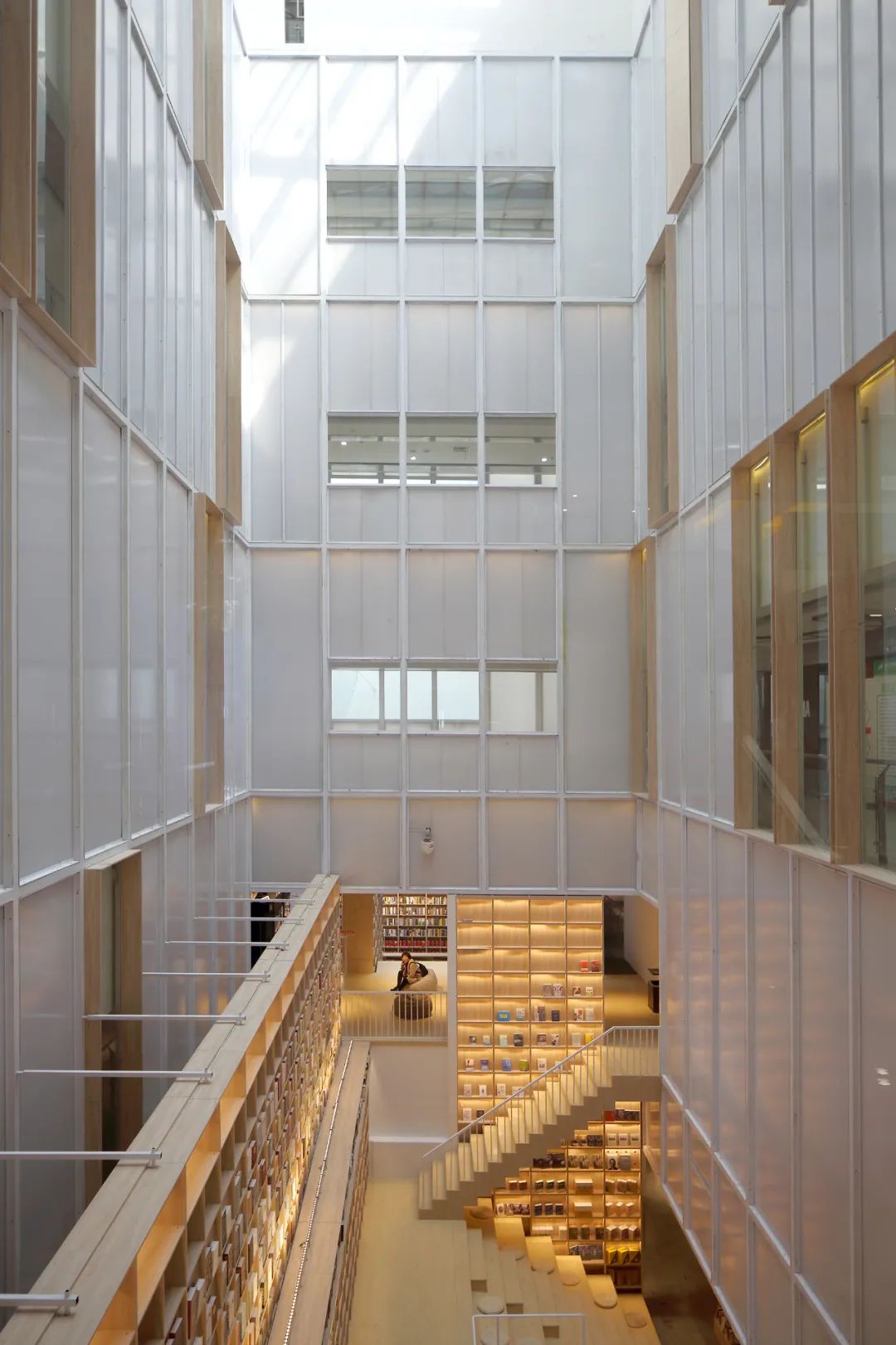 严旸建筑 × 美璟书店 | 中庭中的隐秘书店-75