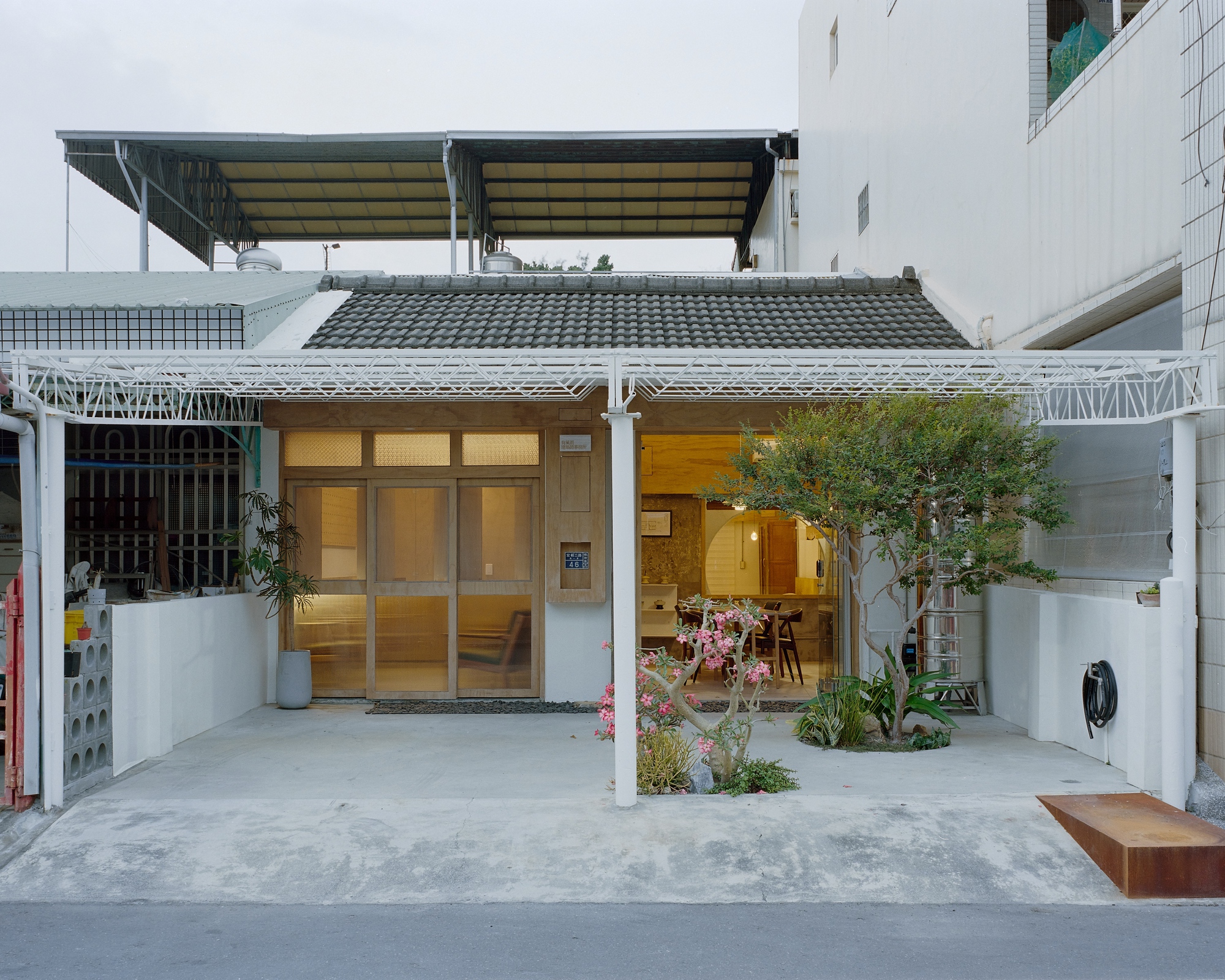 Half Day House / Cabinet YFY-9