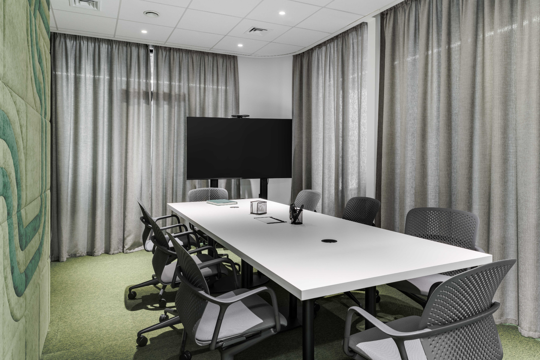 A Look Inside CBRE’s New Kyiv Office - Officelovin'-7