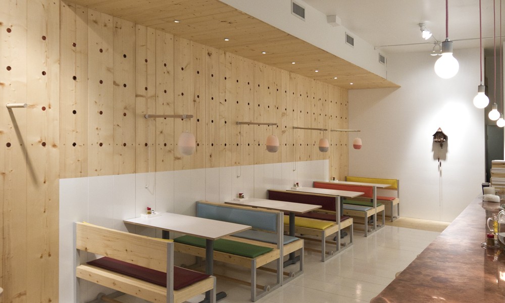 云杉木装饰的Bestie餐厅-0