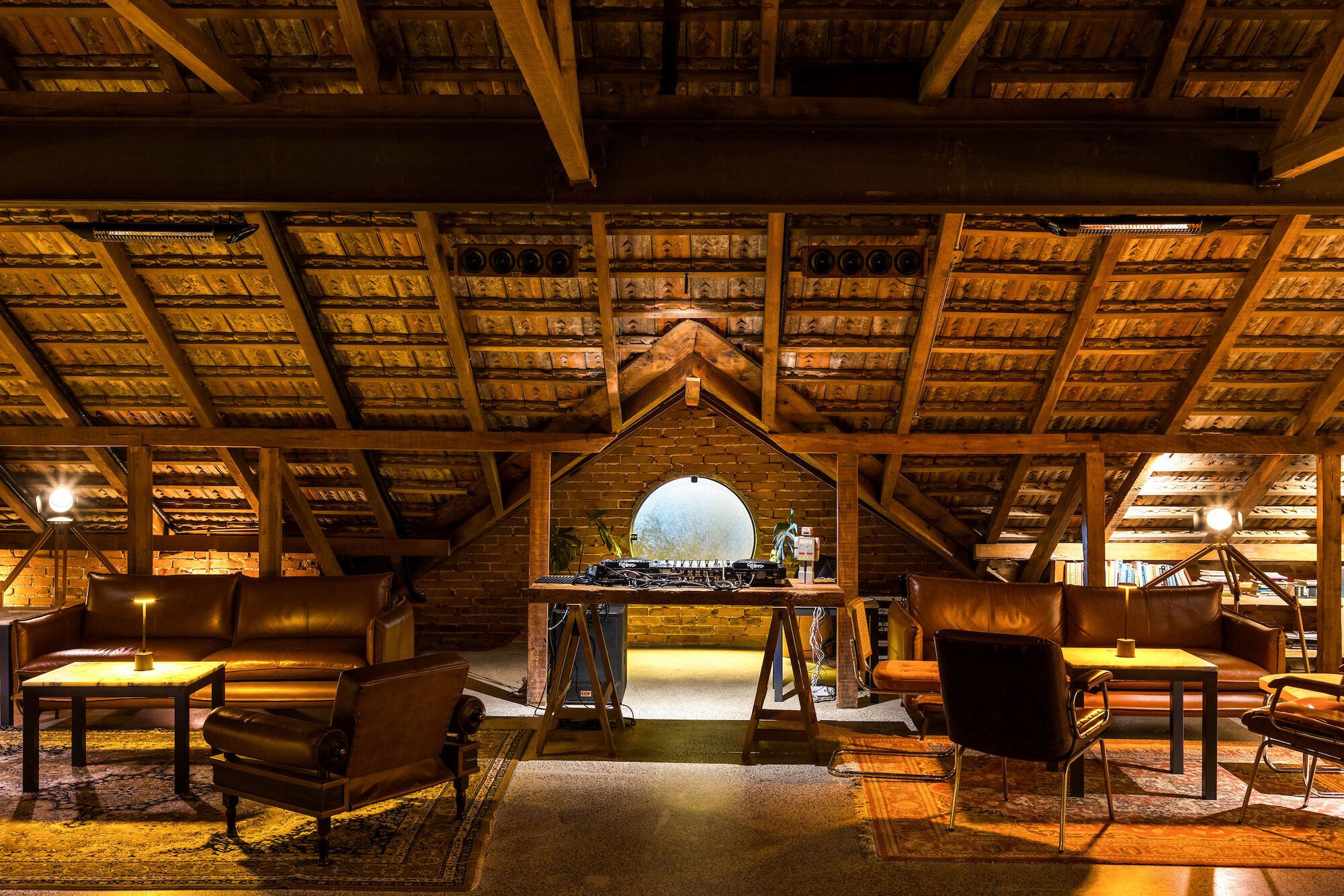 酒吧餐厅丨巴西丨Küster Brizola Arquitetos-15