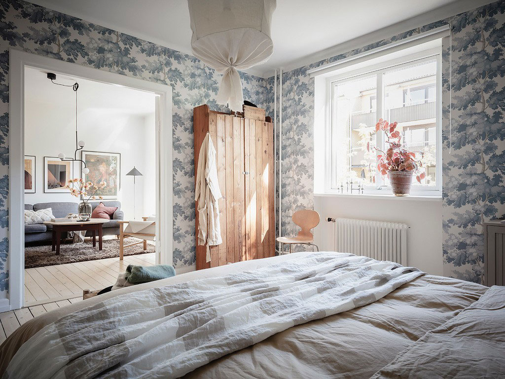 蓝调小花墙纸打造清新 Scandinavian 卧室-6