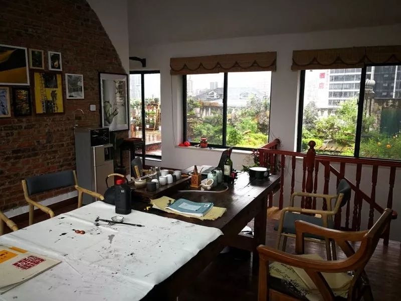 不惑之年，他自己动手建了一座楼顶花园，养花种菜喂鱼……-177