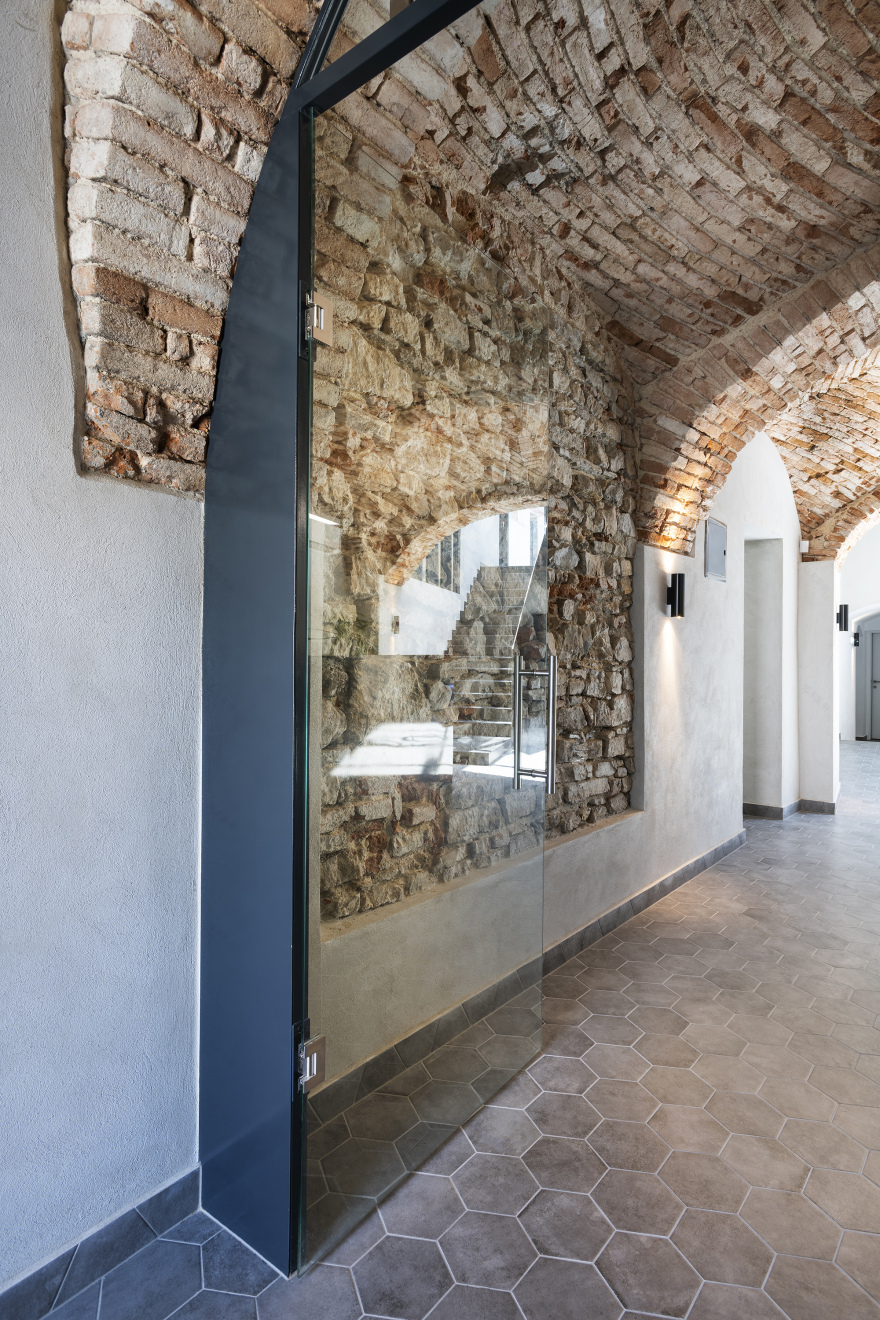 湖上小镇的旧印刷厂新生-18