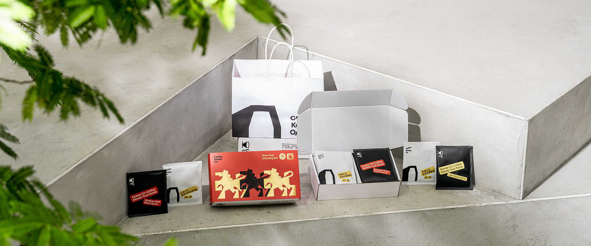 Coffee Keep On 2026马年新年礼盒商业摄影-0