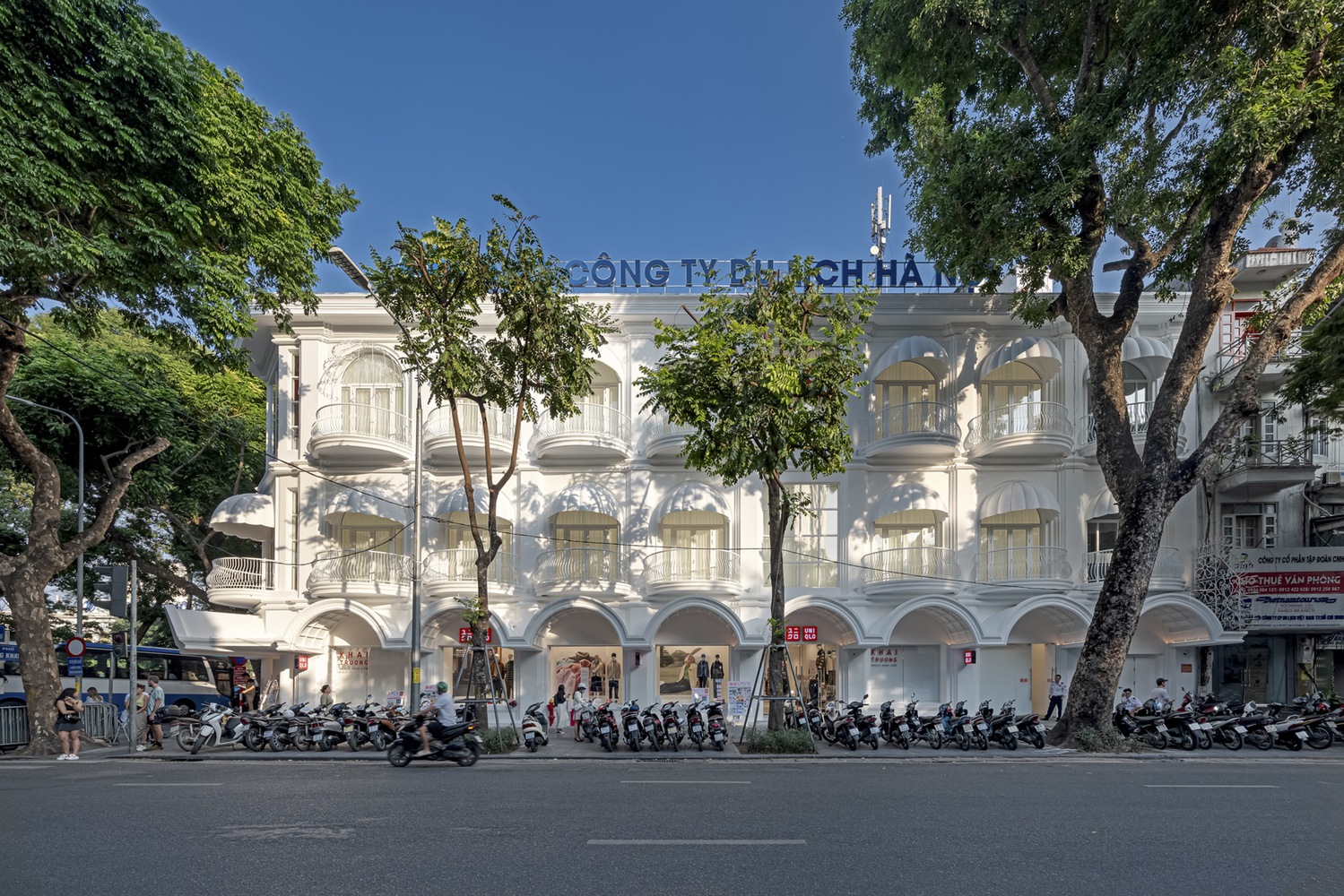 越南优衣库河内旗舰店丨越南河内丨红色设计集团-5