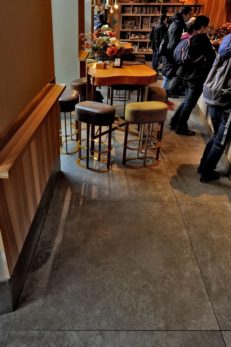 意大利热面包店的动感空间设计丨意大利的里雅斯特-15