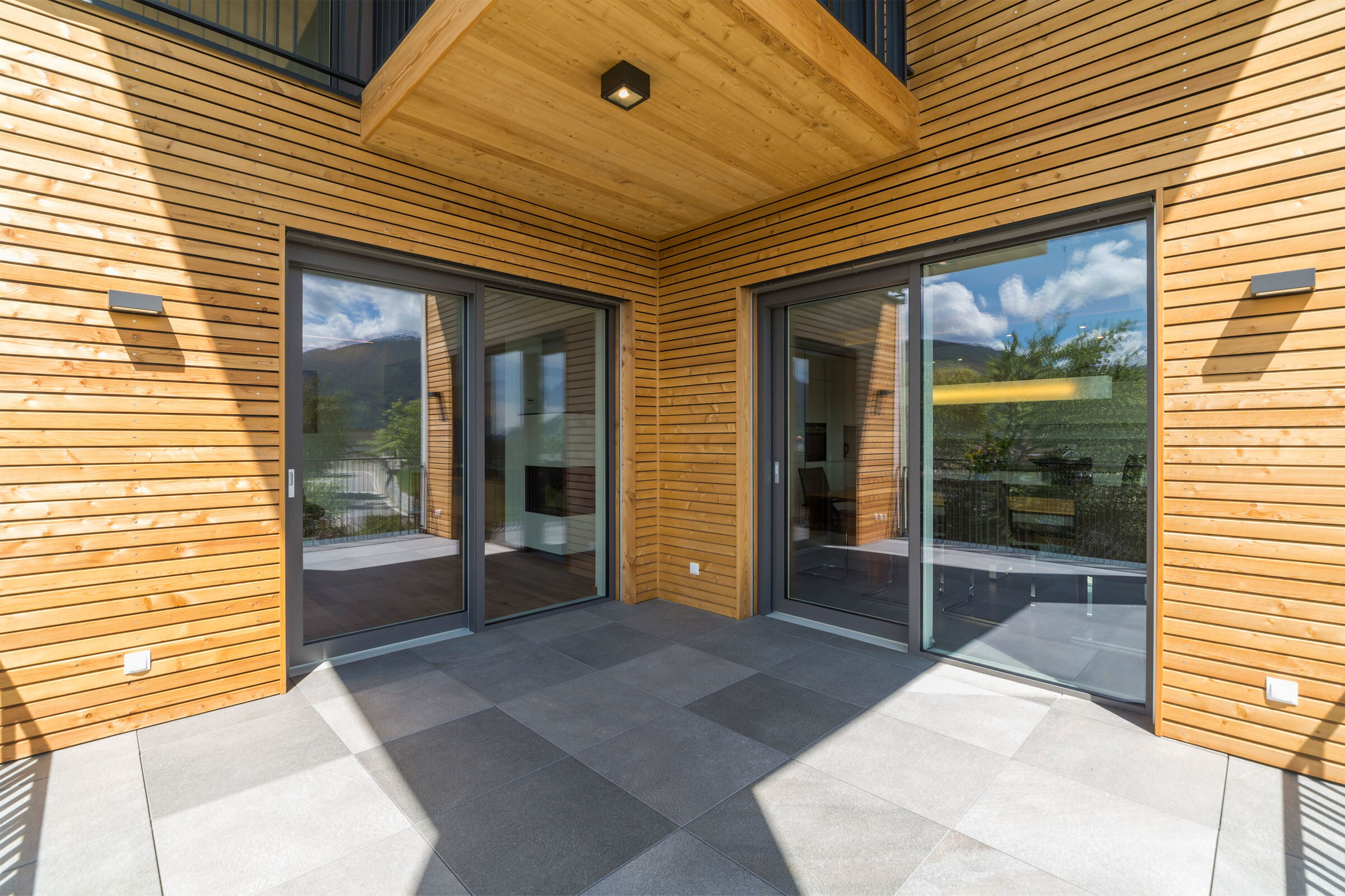 意大利双层别墅改造,木结构与南向露台打造舒适生活空间-21