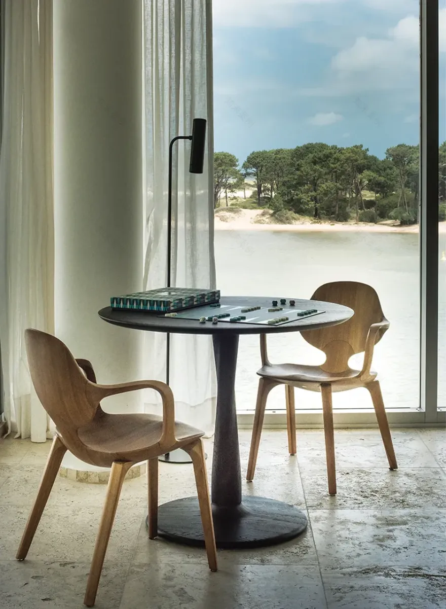 乌拉圭度假公寓 | 简约灰白空间,尽享水景之美-2