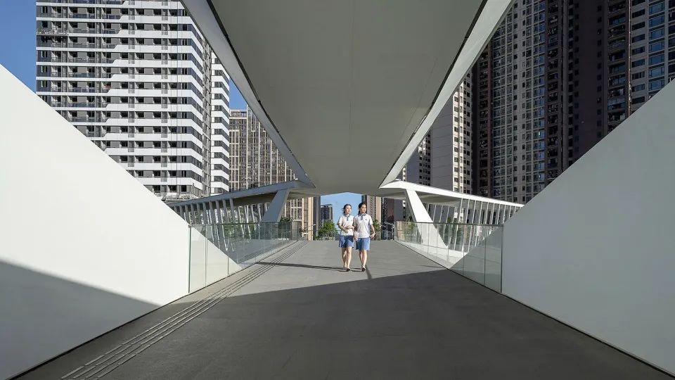 深圳坪山高级中学跨河人行桥 | 结构与空间的美学统一-44