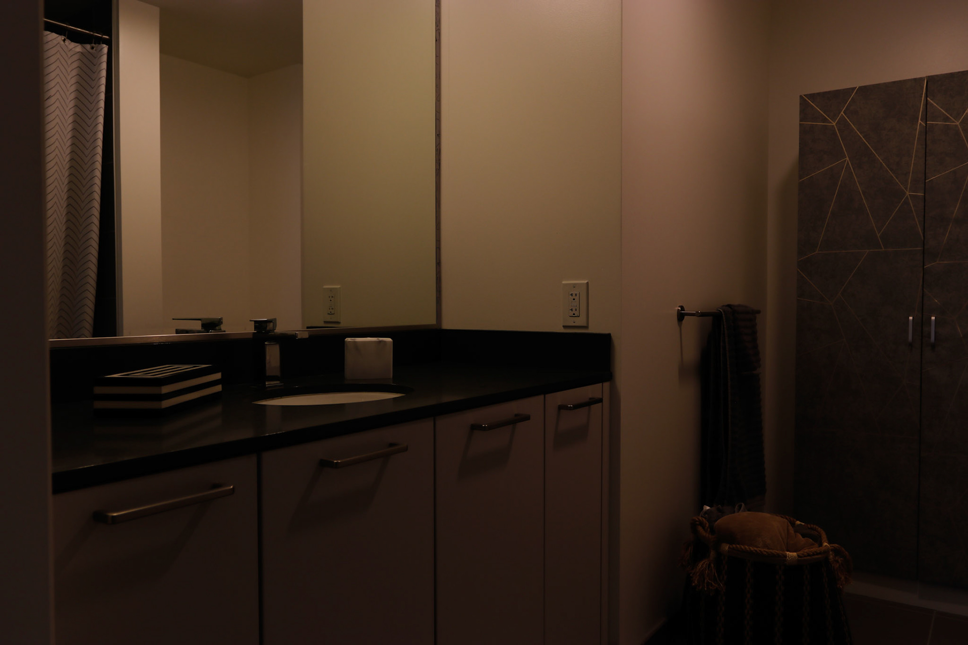 Market St, SF. 94103. AEB 5 Brackets-33