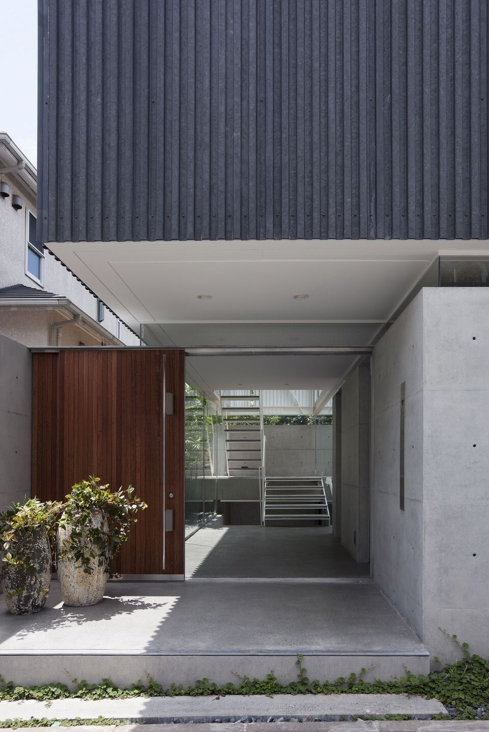 东京私密寓所的庭院光影之美-15