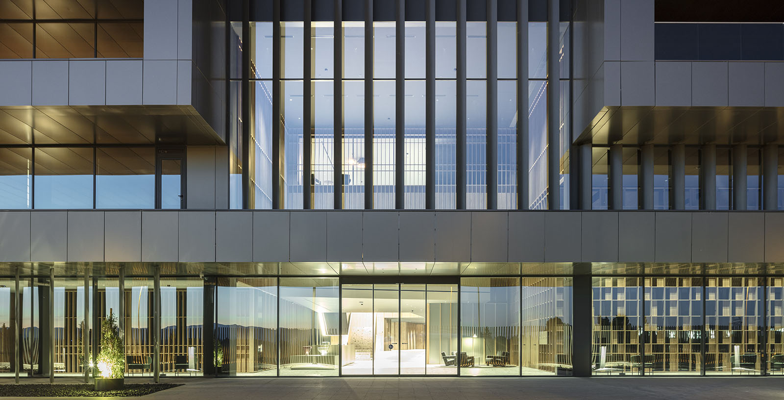 电力电子办公大楼和生产设施丨西班牙丨IDOM-12