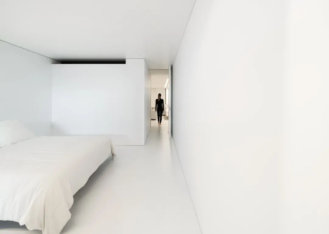 瓦伦西亚纯白极简美学私宅丨Fran Silvestre Arquitectos-38