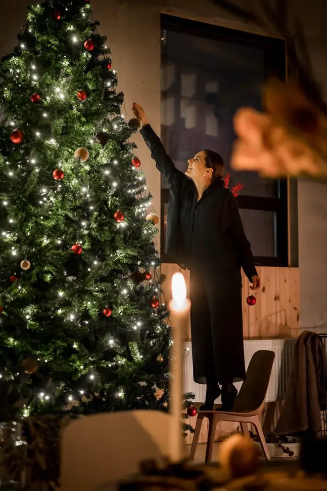 北欧暖冬 | 瑞典木质公寓圣诞装饰-4