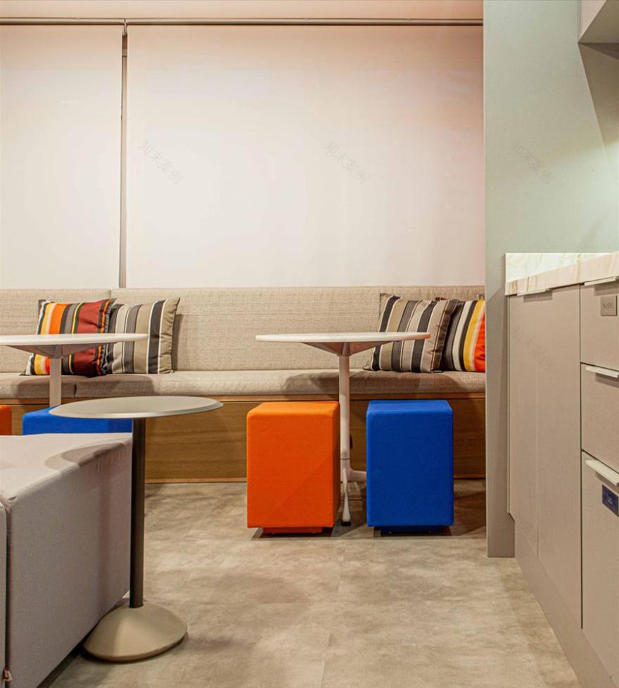 色彩丰富的协同办公空间设计-6
