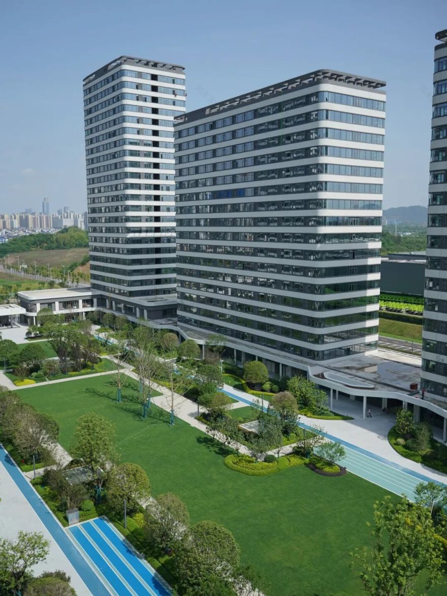 东篱匠造|中联智慧产业城宿舍楼景观工程亮相-10