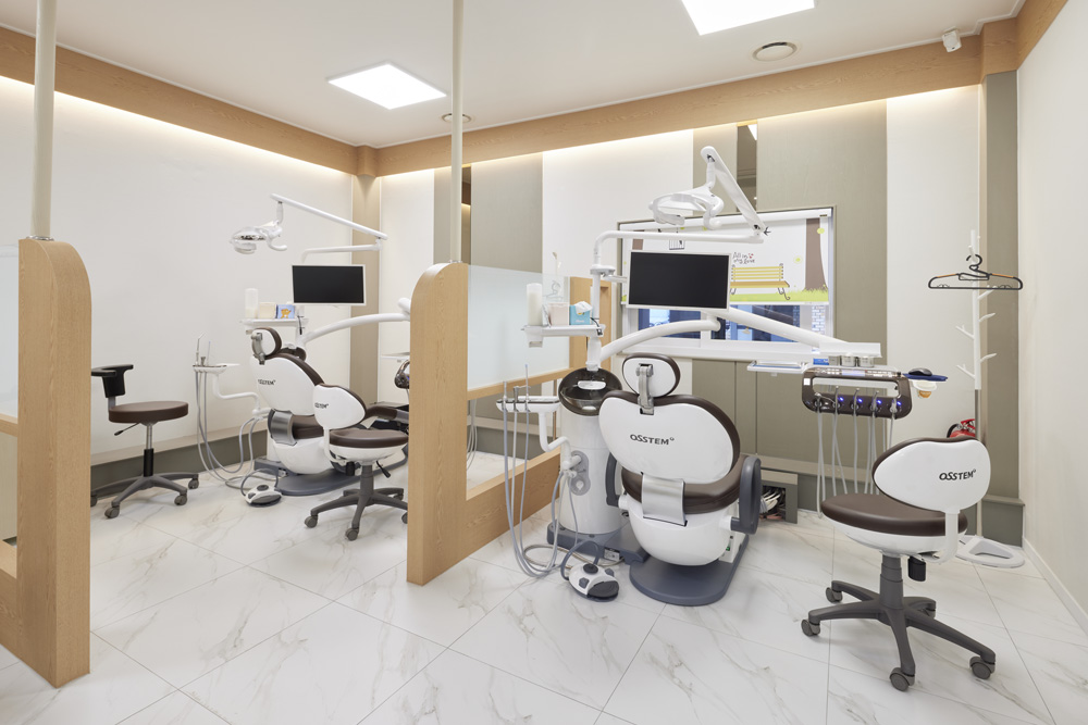 白色与木质，打造温馨的 57 平米牙科诊所-11